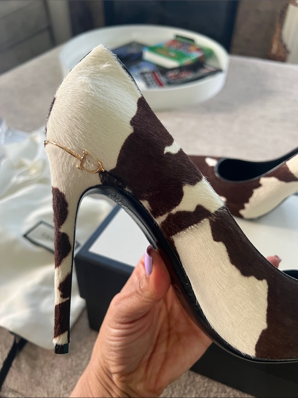 Gucci Brown and White Cowhide Stiletto Pumps with Gold Accent - Picture 6 of 11